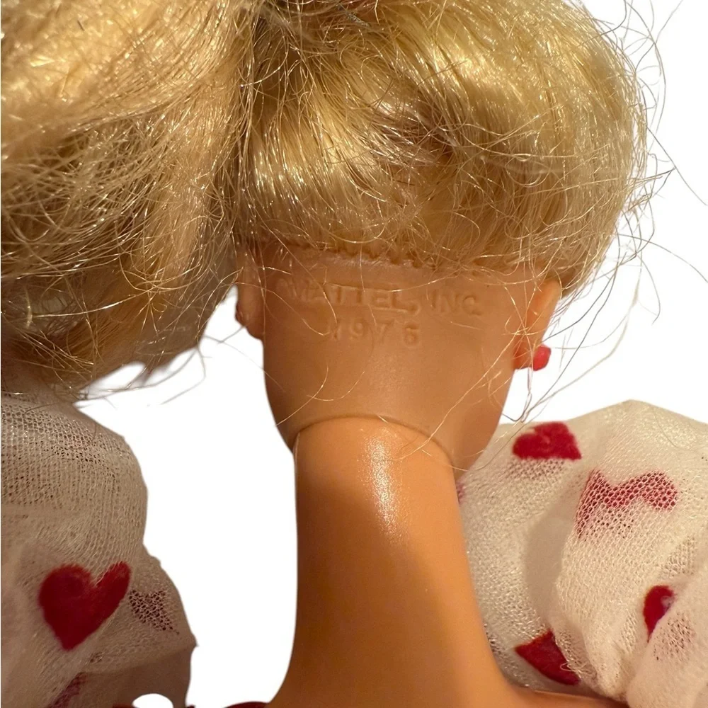 LOVING YOU Barbie Doll #7072 – Mattel (1983) Head is 1976.  Body is 1966.